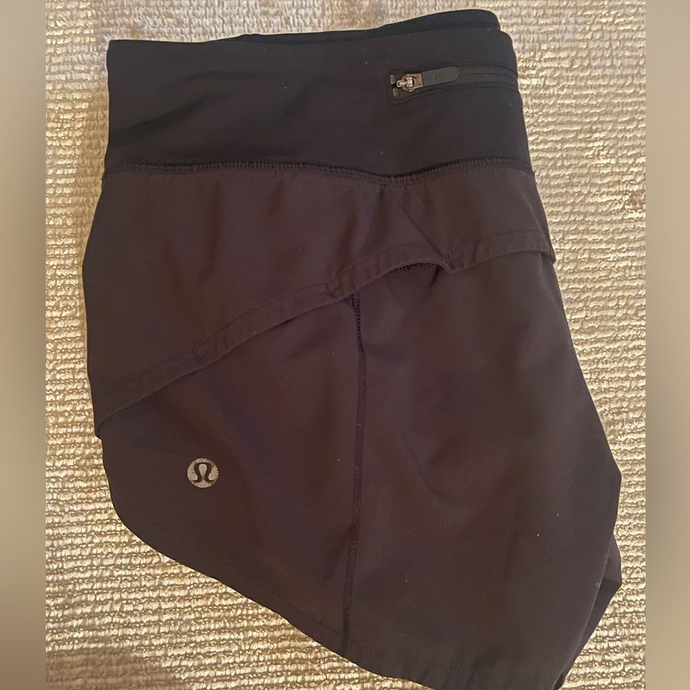 Lululemon shorts size 6